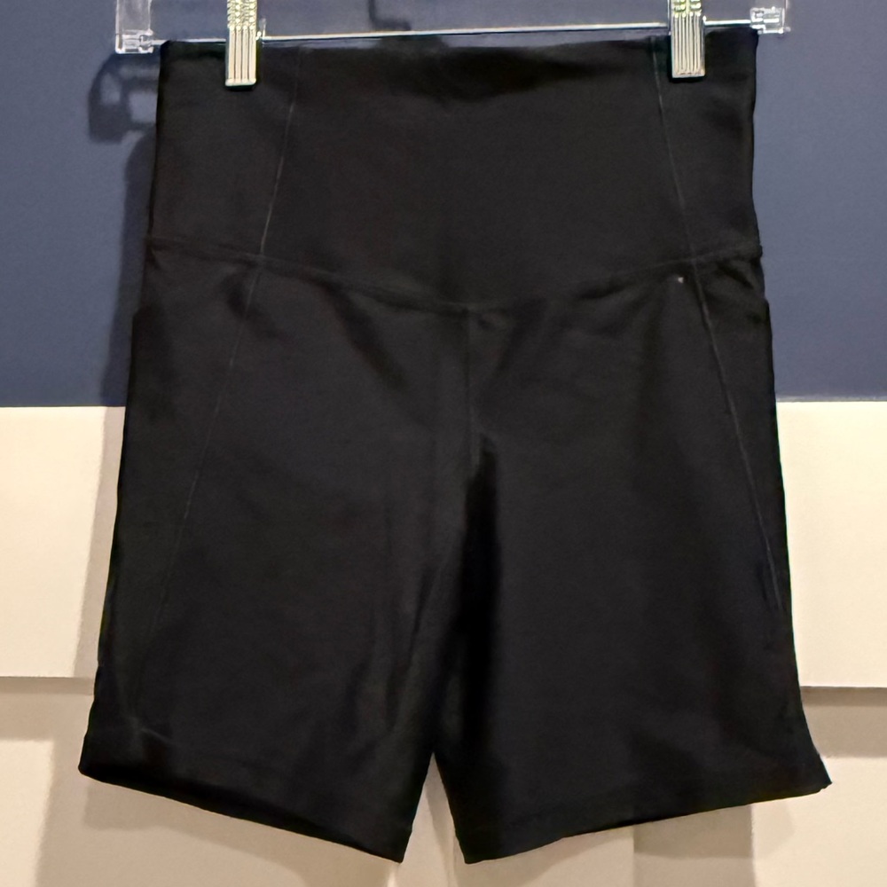 All in Motion Women's buttery soft Bike Shorts with side pocket High Rise Size S